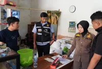 Operasi gabungan rokok ilegal di Lamongan, Rabu (26/8). (Dok HO/RadarBangsa.co.id)