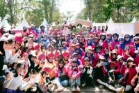 Ketua KORMI Kabupaten Pasuruan Merita Rusdi Sutejo mengikuti senam bersama ratusan peserta dalam Gebyar Senam Massal di Taman Chandra Wilwatikta, Kamis (24/9/2026). (Dok. Ho/RadarBangsa.co.id)