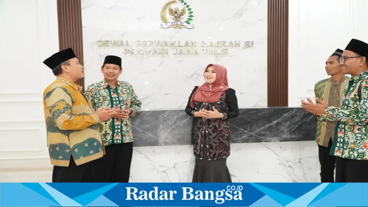 Lia Istifhama saat menerima silaturahmi jajaran DPW FKPQ Jawa Timur di Kantor DPD RI Jawa Timur, Surabaya, Jumat (11/9/2026). (Dok. Ho/RadarBangsa.co.id)