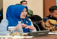 Ning Lia saat menghadiri bedah buku di Madura, Minggu (23/8/2026). (Dok HO/RadarBangsa.co.id)