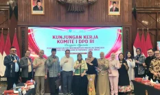 Bahas RUU Pertanahan, Lia Istifhama Cairkan Suasana Rapat Komite I DPD RI dengan Pantun