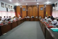Bupati Sidoarjo H. Subandi saat rapat koordinasi bersama kepala desa Candi-Tanggulangin, Rabu (9/9/2026). (Foto Dok Ho/RadarBangsa.co.id)
