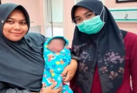 Penanganan bayi laki-laki yang ditemukan dalam kardus di wilayah Karangbinangun, Lamongan, Jumat (11/9/2026). (Foto Dok Ho/RadarBangsa.co.id)