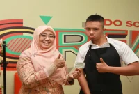 Peserta mengikuti pelatihan membuat jus sehat dalam kegiatan Talent Hub Inklusif di BPKK Bekasi, Jumat (18/9/2026). (Dok. Ho/RadarBangsa.co.id)