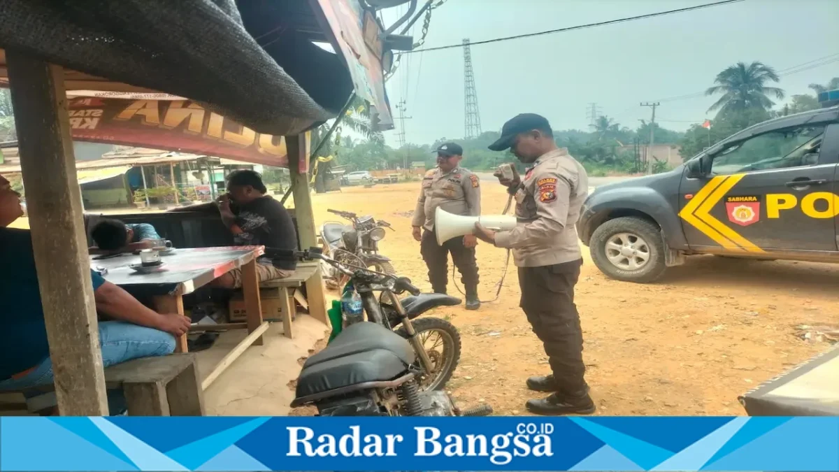 Polres Pelalawan melakukan sosialisasi pencegahan Karhutla menggunakan pengeras suara, Minggu (6/9/2026). (Foto Dok Ho/RadarBangsa.co.id)