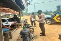 Polres Pelalawan melakukan sosialisasi pencegahan Karhutla menggunakan pengeras suara, Minggu (6/9/2026). (Foto Dok Ho/RadarBangsa.co.id)