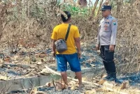 Petugas Polsek Laren melakukan patroli pencegahan Karhutla di kawasan hutan Dusun Lengor, Desa Pelangwot, Sabtu (12/9/2026). (Foto Dok Ho/RadarBangsa.co.id)
