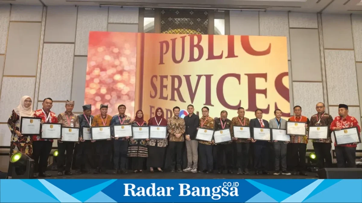 Tiga OPD Pemkab Jember mendapat penghargaan Public Service of The Year 2026 atas inovasi pelayanan publik. (Dok. Ho/RadarBangsa.co.id)