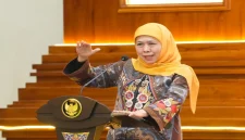 Khofifah Indar Parawansa saat menyampaikan paparan di hadapan mahasiswa FKN Unhan di Gedung Negara Grahadi, Surabaya, Selasa (15/9). (Dok. Ho/RadarBangsa.co.id)