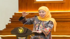Khofifah Indar Parawansa saat menyampaikan paparan di hadapan mahasiswa FKN Unhan di Gedung Negara Grahadi, Surabaya, Selasa (15/9). (Dok. Ho/RadarBangsa.co.id)