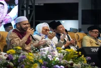 Bupati Sidoarjo H. Subandi saat menghadiri Maulidur Rasul bersama ribuan jamaah di Ponpes Bahrul Hidayah Sukolegok, Sabtu (12/9/2026). (Dok. Ho/RadarBangsa.co.id)