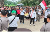 Poktan Ampibi Silom Jaya saat menyampaikan tuntutan terkait konflik lahan di Desa Silomlom, Asahan, Senin (14/9). (Dok. Ho/RadarBangsa.co.id)