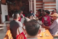 Warga Perumahan Graha Indah, Paciran dan perwakilan perusahaan menggelar musyawarah yang dihadiri DLH Kabupaten Lamongan, Minggu, 13/092026. (Dok Ho/RadarBangsa.co.id)