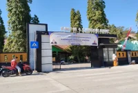 Tanpak Depan  SMPN 1 Sukorame, Kabupaten Lamongan, tempat mencuatnya dugaan pungutan terkait pengadaan laptop untuk TKA. (Foto Dok Ho/RadarBangsa.co.id)