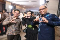 Akhmad Helmi Luqman menerima penghargaan untuk Kabupaten Jember pada HUT ke-15 KompasTV, Rabu (9/9/2026). (Foto Dok Ho/RadarBangsa.co.id)