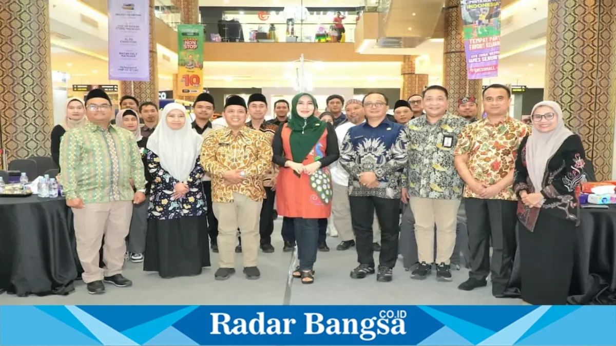 Lia Istifhama saat membuka Gresik Umrah and Hajj Fest 2026 di Atrium Gressmall, Gresik. (Foto Dok Ho/RadarBangsa.co.id)