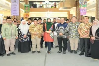 Lia Istifhama saat membuka Gresik Umrah and Hajj Fest 2026 di Atrium Gressmall, Gresik. (Foto Dok Ho/RadarBangsa.co.id)