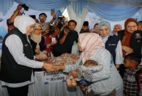 Gubernur Jatim Khofifah Indar Parawansa meninjau Pasar Murah ke-118 di Lapangan Brubuh, Blitar, Sabtu (5/9/2026). (Foto Dok Ho/RadarBangsa.co.id)
