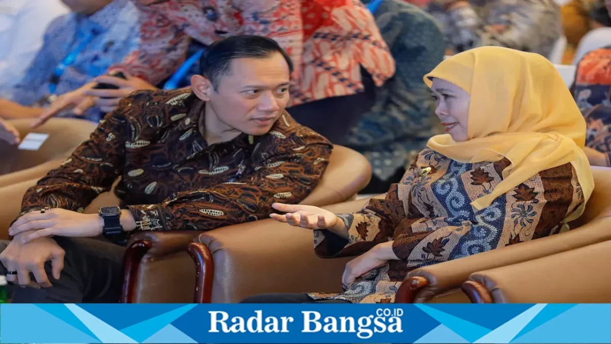 Gubernur Khofifah Indar Parawansa saat memaparkan penanganan kawasan permukiman kumuh Jawa Timur di Jakarta, Senin (14/9). (Dok. Ho/RadarBangsa.co.id)