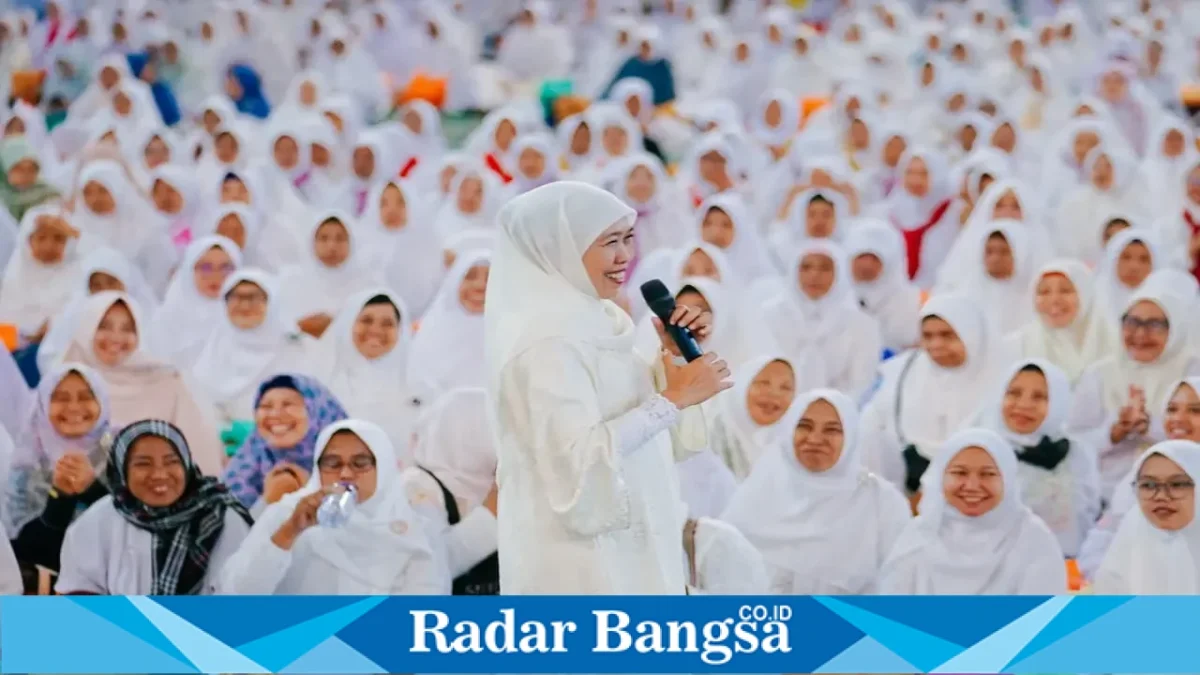Gubernur Jatim Khofifah Indar Parawansa  saat peringatan Maulid Nabi di Masjid Nasional Al Akbar Surabaya, Minggu (6/9). (Foto Dok Ho/RadarBangsa.co.id)