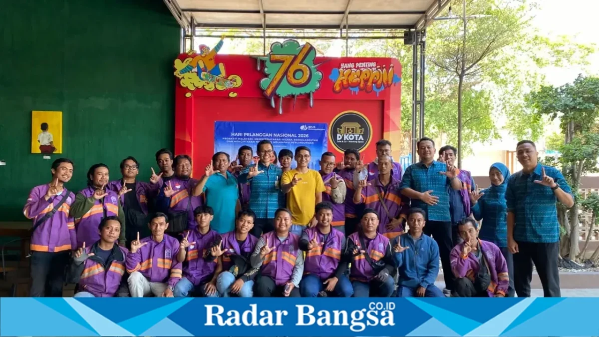 BPJS Ketenagakerjaan Lamongan menyapa komunitas ojek online Cak Ed Delivery dalam momentum Hari Pelanggan, Jumat (4/9/2026). (Foto Dok Ho/RadarBangsa.co.id)