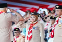 Gubernur Jawa Timur Khofifah Indar Parawansa saat menghadiri Apel Peringatan Hari Pramuka ke-65 di Unesa, Rabu (2/9). (Foto Dok Ho/RadarBangsa.co.id)