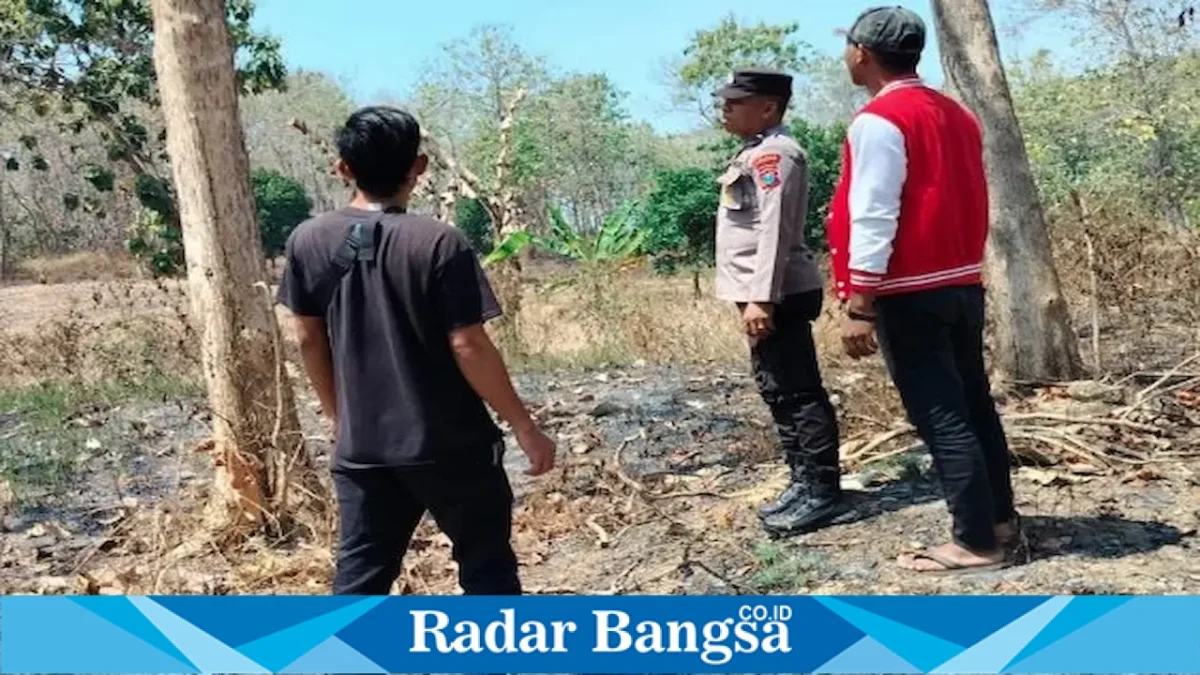 Aiptu Wahyudin dan Aipda Andri saat patroli antisipasi karhutla di kawasan hutan Pelangwot, Kamis (3/9/2026). (Foto Dok Ho/RadarBangsa.co.id)