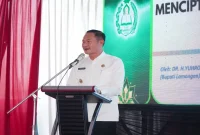 Bupati Lamongan Yuhronur Efendi saat mengisi kuliah umum PBAK Institut Sabilillah Lamongan, Rabu (9/9). (Foto Dok Ho/RadarBangsa.co.id)