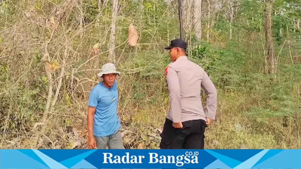 Polsek Laren patroli dan mengimbau warga tidak membakar lahan di hutan Desa Gampangsejati, Selasa (8/9/2026). (Foto Dok Ho/RadarBangsa.co.id)