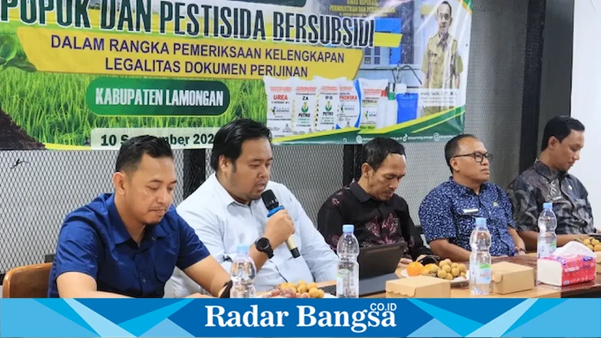  Kejari Lamongan bersama Disperindag memperkuat pengawasan distribusi pupuk dan pestisida bersubsidi di Lamongan, Kamis (10/9/2026). (Foto Dok Ho/RadarBangsa.co.id)