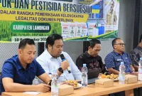  Kejari Lamongan bersama Disperindag memperkuat pengawasan distribusi pupuk dan pestisida bersubsidi di Lamongan, Kamis (10/9/2026). (Foto Dok Ho/RadarBangsa.co.id)