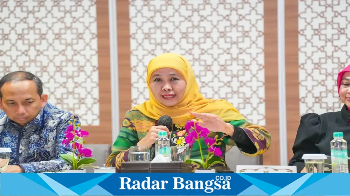 Khofifah Indar Parawansa saat menghadiri Forum Silaturahmi IKA UNAIR Provinsi Kalimantan Utara di Tarakan, Selasa (8/9) malam. (Foto Dok Ho/RadarBangsa.co.id)