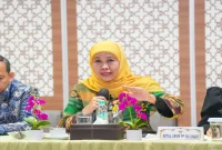 Khofifah Indar Parawansa saat menghadiri Forum Silaturahmi IKA UNAIR Provinsi Kalimantan Utara di Tarakan, Selasa (8/9) malam. (Foto Dok Ho/RadarBangsa.co.id)