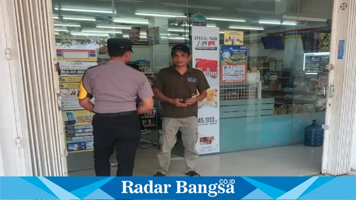 Petugas Polsek Laren saat patroli objek vital di wilayah Laren, Senin (7/9/2026). (Foto Dok Ho/RadarBangsa.co.id)