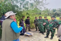 Tim Mabes TNI saat melakukan sosialisasi pencegahan Karhutla di Kabupaten Pelalawan, Selasa (15/9/2026). (Dok. Ho/RadarBangsa.co.id)