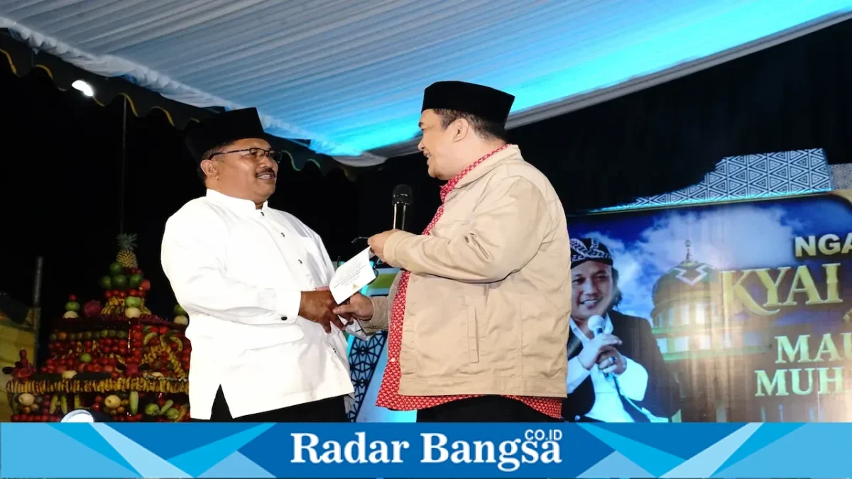 Sekda Kabupaten Malang Budiar saat meresmikan Masjid Al Hidayah di Desa Kaliasri, Kecamatan Kalipare, Minggu (6/9) malam. (Foto Dok Ho/RadarBangsa.co.id)
