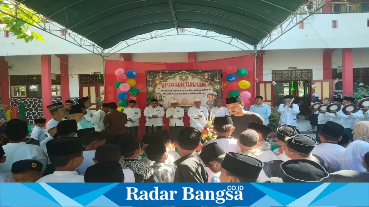 Keluarga besar SDN Tunjung 1 Bangkalan mengikuti peringatan Maulid Nabi Muhammad SAW, Sabtu (5/9/2026). (Foto Dok Ho/RadarBangsa.co.id)
