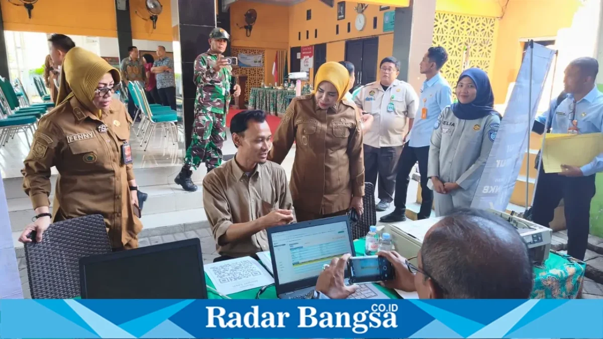 Wakil Bupati Sidoarjo Mimik Idayana saat menyosialisasikan Pelayanan Satu Pintu di Desa Tambaksawah, Selasa (29/9/2026). (Dok. Ho/RadarBangsa.co.id)