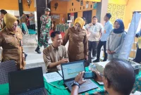 Wakil Bupati Sidoarjo Mimik Idayana saat menyosialisasikan Pelayanan Satu Pintu di Desa Tambaksawah, Selasa (29/9/2026). (Dok. Ho/RadarBangsa.co.id)