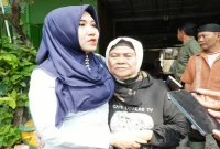 Anggota DPD RI asal Jawa Timur, Lia Istifhama atau Ning Lia, saat menghadiri pemeriksaan setempat PN Surabaya di objek sengketa rumah kawasan Jemursari VIII/130, Surabaya, Rabu (9/9/2026). (Foto Dok Ho/RadarBangsa.co.id)