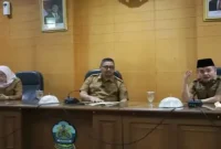 Wabup Bangkalan Moch. Fauzan Ja’far memimpin rapat evaluasi PAD dan validasi DTSEN di Aula Diponegoro, Senin (7/9/2026). (Foto Dok Ho/RadarBangsa.co.id)