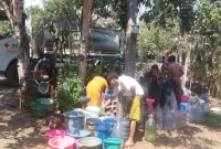PMI Kabupaten Pasuruan menyalurkan bantuan air bersih kepada warga Dusun Karangpocok, Desa Sibon, Senin (7/9/2026). (Foto Dok Ho/RadarBangsa.co.id)