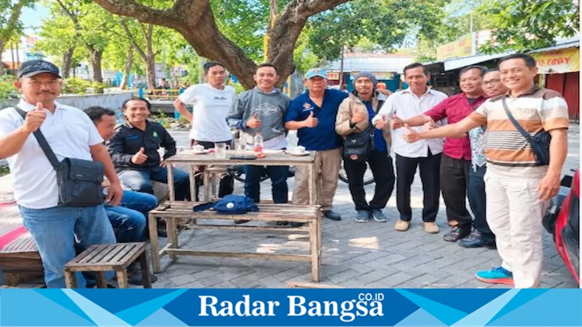 Pertemuan POKJA Wartawan Lamongan di Cafe Enjoy Coffee, Jumat (11/9/2026). (Foto Dok Ho/RadarBangsa.co.id)