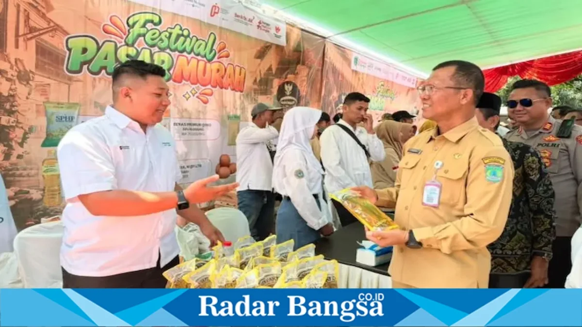 Sekda Kabupaten Pasuruan Yudha Triwidya Sasongko membuka pasar murah di Kecamatan Grati, Senin (7/9/2026). (Foto Dok Ho/RadarBangsa.co.id)