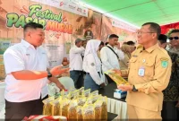 Sekda Kabupaten Pasuruan Yudha Triwidya Sasongko membuka pasar murah di Kecamatan Grati, Senin (7/9/2026). (Foto Dok Ho/RadarBangsa.co.id)