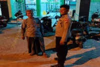 Petugas Polsek Laren saat patroli Blue Light dan berdialog dengan Kepala Desa Plangwot, Rabu (2/9/2026). (Foto Dok Ho/RadarBangsa.co.id)