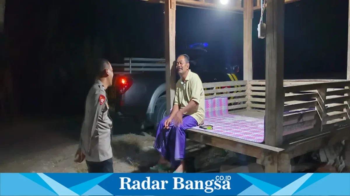 Petugas melaksanakan patroli dialogis dan Harkamtibmas bersama warga Desa Jabung, Kamis (10/9/2026). (Foto Dok Ho/RadarBangsa.co.id)