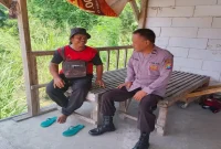 Petugas melaksanakan patroli dialogis dan menyampaikan pesan Kamtibmas kepada masyarakat Desa Gampangsejati, Sabtu (26/9/2026). (Dok. Ho/RadarBangsa.co.id)