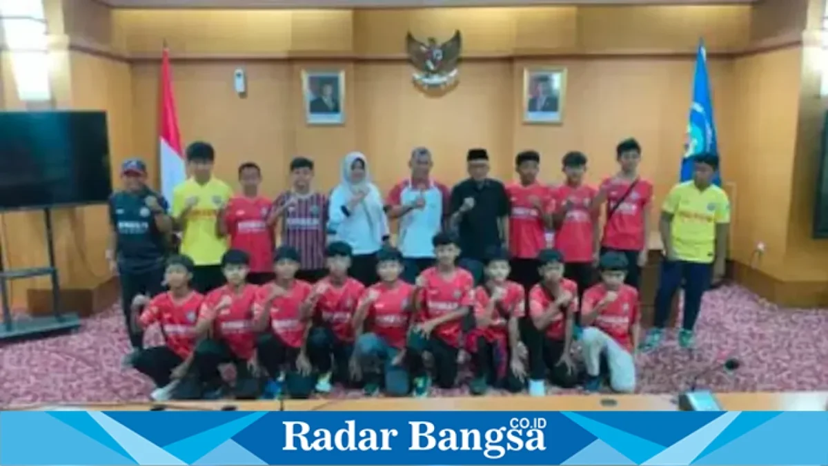 Pelepasan kontingen BSA Bangkalan menuju Piala Soeratin Jawa Timur 2026 di Aula Diponegoro, Selasa (1/9/2026). (Foto Dok Ho/RadarBangsa.co.id)