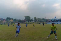 Laga Gempol FC kontra Beji United berakhir 2-2 di Lapangan Ngadimulyo, Kamis (10/9/2026). (Foto Dok Ho/RadarBangsa.co.id)